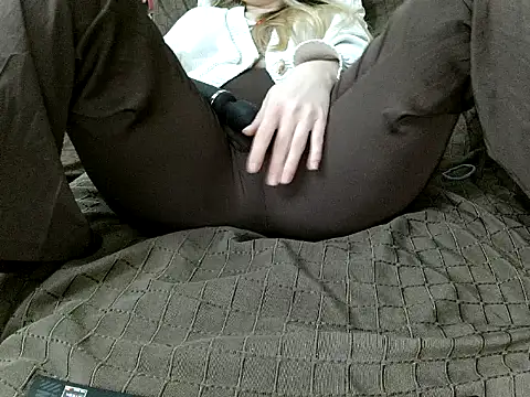 Adelyxveex online show from December 4, 2025, 12:26 pm