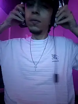 Snapshot of Aron_Shelby chatting on December 1, 2025, 3:29 am Aron Shelby online show from December 1, 2025, 3:29 am