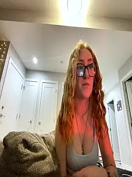 SienaLowel online show from December 19, 2025, 3:21 am