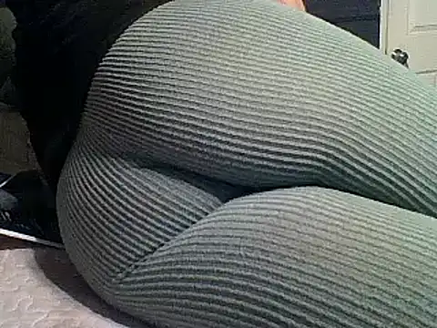 xxxenzo1 online show from April 4, 2026, 8:37 pm