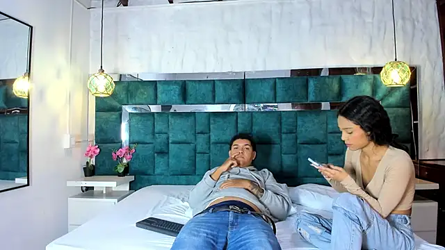  bonnyandclyde online show from April 1, 2026, 12:39 pm