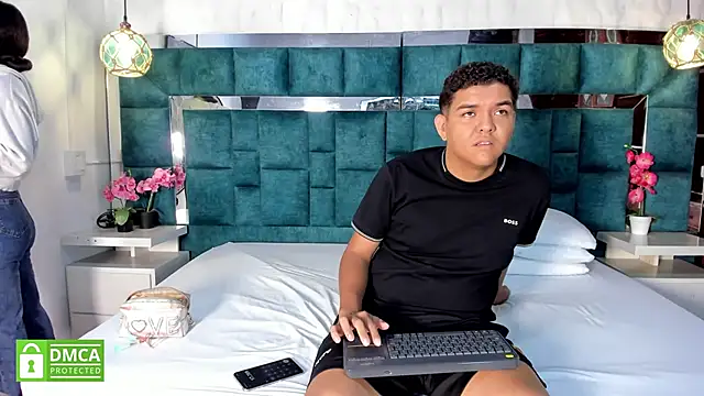  bonnyandclyde online show from January 16, 2026, 12:42 pm