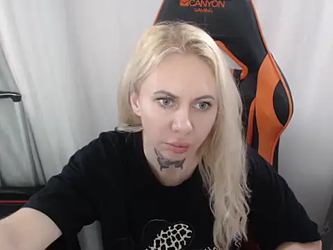 MissButterfly69 online show from November 29, 2025, 11:32 am