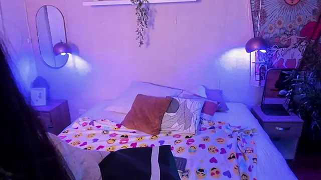 Snapshot of Laraa_Rouss_ chatting on December 5, 2025, 4:11 am Laraa Rouss online show from December 5, 2025, 4:11 am