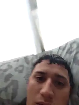 Snapshot of Alvarezz0202 chatting on May 5, 2026, 8:01 pm Alvarezz0202 online show from May 5, 2026, 8:01 pm