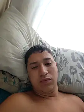 Alvarezz0202 online show from February 12, 2026, 2:17 pm