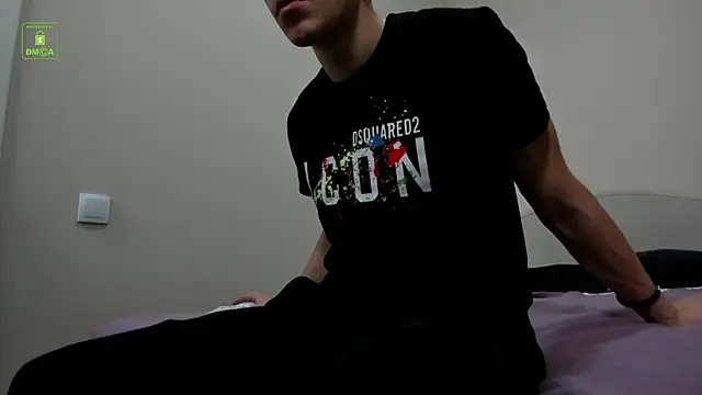 Johny Travolta online show from December 4, 2025, 12:15 pm