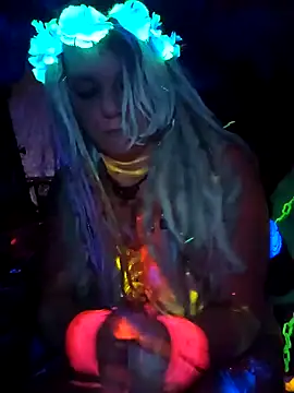 Snapshot of Horny_hippie chatting on November 26, 2025, 12:38 pm Horny hippie online show from November 26, 2025, 12:38 pm