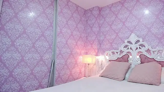 sarah sluty online show from April 7, 2026, 2:35 am