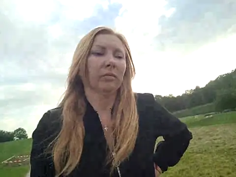 JenyJansy online show from June 16, 2026, 5:46 pm
