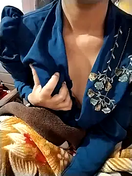 RASHMI SHARMA9 online show from December 22, 2025, 8:14 am