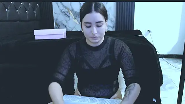 NoaLeon21 online show from April 1, 2026, 7:00 pm