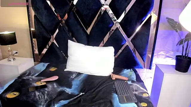 valentina lenoxx online show from December 13, 2025, 8:04 pm