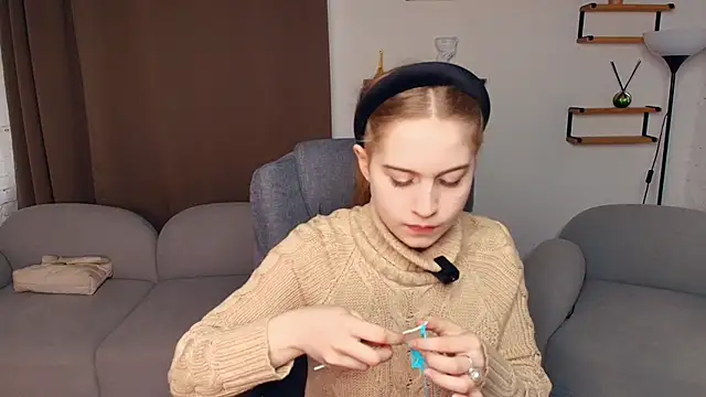 Snapshot of FairrryBluuum chatting on December 1, 2025, 10:38 am FairrryBluuum online show from December 1, 2025, 10:38 am