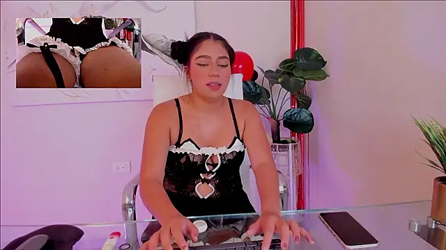 luna cute   online show from February 19, 2026, 2:36 pm