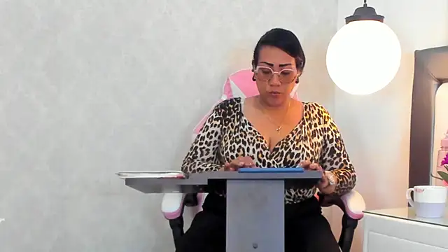 KarolWest  online show from December 20, 2025, 12:52 pm