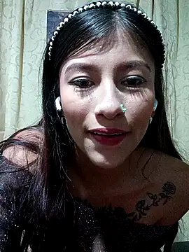 Snapshot of Roslin-nix2 chatting on December 1, 2025, 12:33 am Roslin-nix2 online show from December 1, 2025, 12:33 am