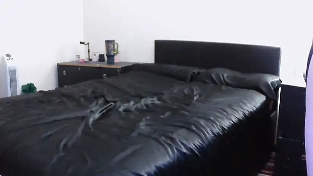 Snapshot of PhoenixTears93 chatting on November 28, 2025, 12:44 am PhoenixTears93 online show from November 28, 2025, 12:44 am