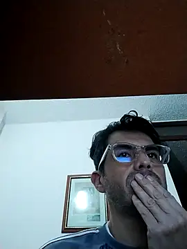 Snapshot of Fuegosutil chatting on November 26, 2025, 3:28 am Fuegosutil online show from November 26, 2025, 3:28 am