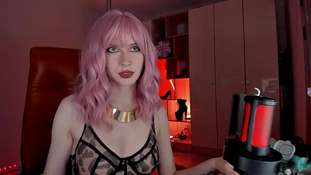 Snapshot of Mistress_Iris chatting on May 16, 2026, 7:02 pm Mistress Iris online show from May 16, 2026, 7:02 pm