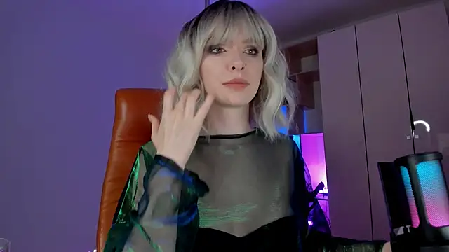Snapshot of Mistress_Iris chatting on June 10, 2026, 8:10 pm Mistress Iris online show from June 10, 2026, 8:10 pm