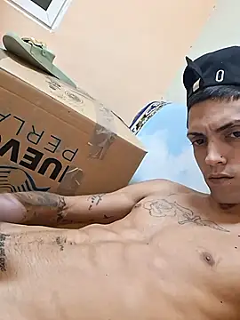 KingWhitexxx online show from November 28, 2025, 2:12 am