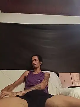 Snapshot of theyllorwillian chatting on December 15, 2025, 12:33 pm theyllorwillian online show from December 15, 2025, 12:33 pm