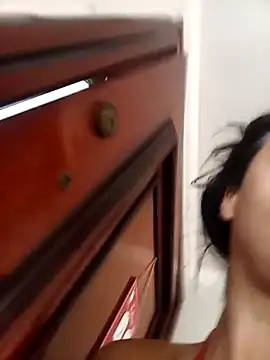 PollyAninnha online show from November 29, 2025, 8:31 pm