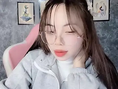 Aria5999 online show from December 4, 2025, 6:51 pm