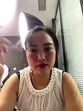 Snapshot of TL-46 chatting on November 27, 2025, 7:53 am TL-46 online show from November 27, 2025, 7:53 am