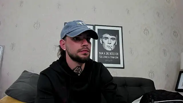 Snapshot of KaneHunter chatting on May 12, 2026, 11:33 pm KaneHunter online show from May 12, 2026, 11:33 pm