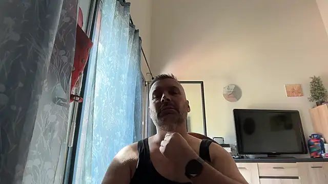 Snapshot of coolsmith81 chatting on June 24, 2026, 3:43 pm coolsmith81 online show from June 24, 2026, 3:43 pm