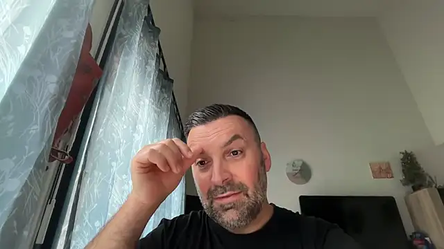 Snapshot of coolsmith81 chatting on June 4, 2026, 6:51 am coolsmith81 online show from June 4, 2026, 6:51 am