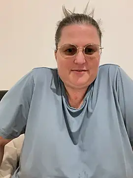 bea french curvy online show from January 14, 2026, 8:56 pm