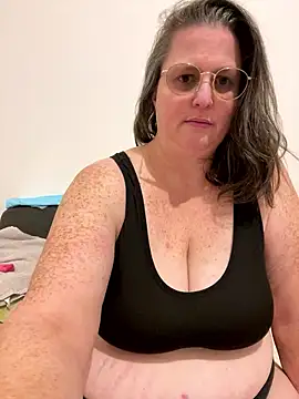 bea french curvy online show from January 8, 2026, 10:16 pm