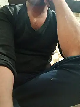 Snapshot of achut32 chatting on December 15, 2025, 6:03 pm achut32 online show from December 15, 2025, 6:03 pm