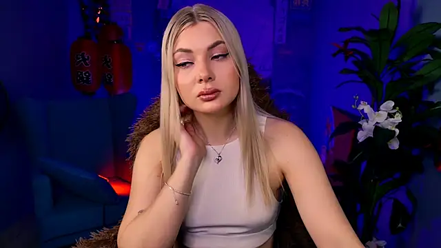 HyileyClark online show from April 17, 2026, 9:23 am