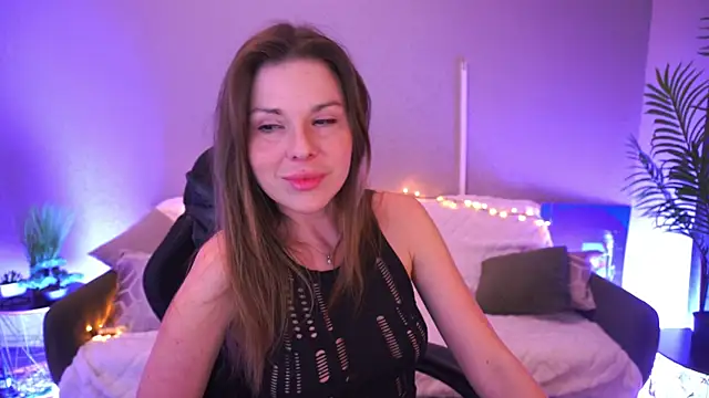 KissableKira online show from April 18, 2026, 7:58 pm