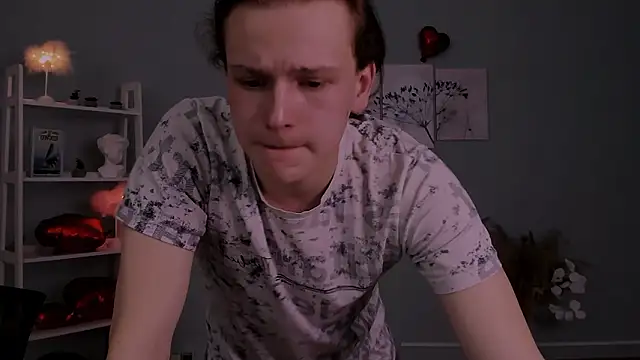 Snapshot of leo_void chatting on February 19, 2026, 8:06 pm leo void online show from February 19, 2026, 8:06 pm