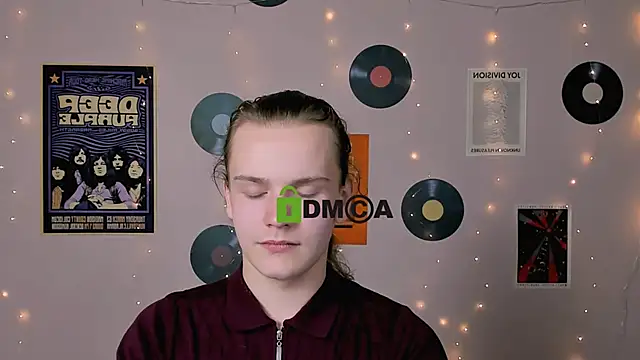 Snapshot of leo_void chatting on December 2, 2025, 9:44 am leo void online show from December 2, 2025, 9:44 am