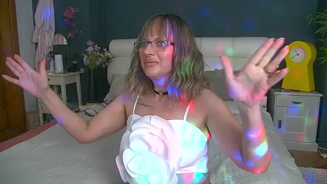 Snapshot of Cougar_Milff chatting on May 10, 2026, 3:58 pm Cougar Milff online show from May 10, 2026, 3:58 pm