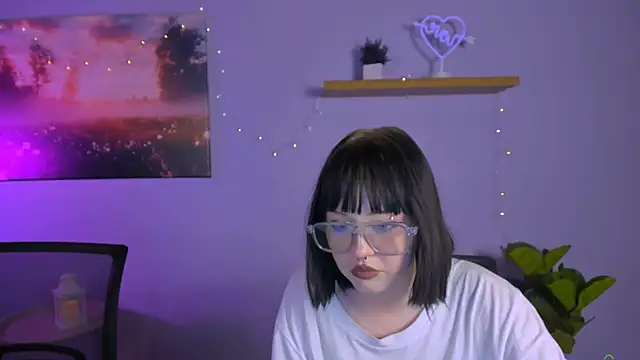 Snapshot of mira_cool_ chatting on December 14, 2025, 12:39 am mira cool online show from December 14, 2025, 12:39 am