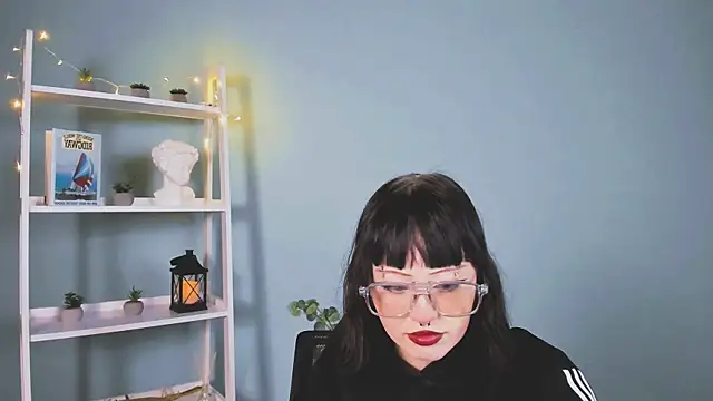 Snapshot of mira_cool_ chatting on November 30, 2025, 9:21 am mira cool online show from November 30, 2025, 9:21 am