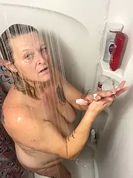 Snapshot of ladylinda2018 chatting on November 26, 2025, 3:23 pm ladylinda2018 online show from November 26, 2025, 3:23 pm