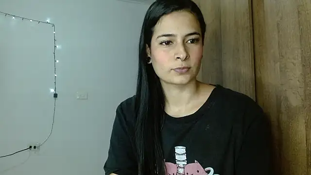 Snapshot of DARKJOLIE7 chatting on February 1, 2026, 8:18 pm DARKJOLIE7 online show from February 1, 2026, 8:18 pm