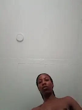 MsParisSmith online show from February 18, 2026, 5:27 am