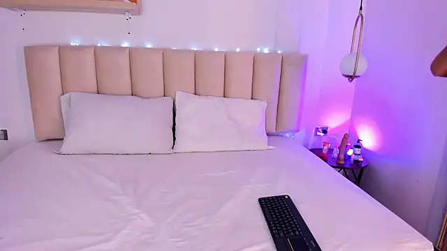 Snapshot of MiiaColliins chatting on December 1, 2025, 7:15 pm MiiaColliins online show from December 1, 2025, 7:15 pm