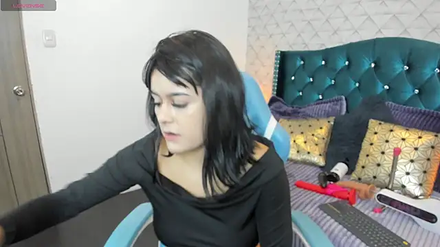Snapshot of Valery_jame chatting on May 18, 2026, 8:13 pm Valery jame online show from May 18, 2026, 8:13 pm