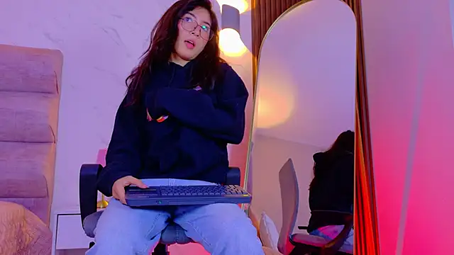 Mia Cullen online show from February 5, 2026, 11:50 am