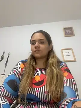 LoreinnFox online show from April 23, 2026, 3:57 am
